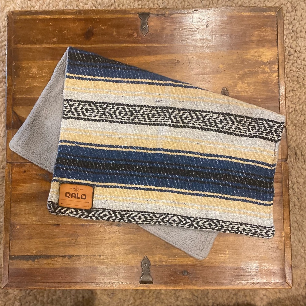 Qalo blanket